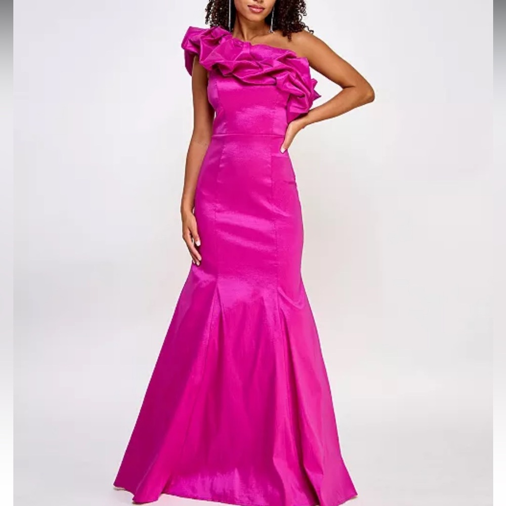 NWT. City Studios Juniors' One-Shoulder Taffeta Gown